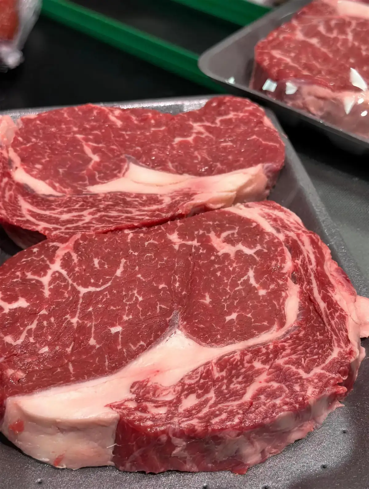 Rib-Eye Steak mit starker Marmorierung